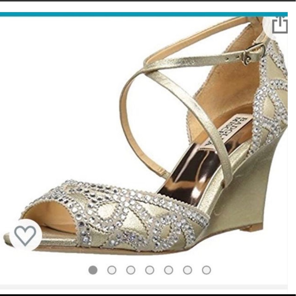 Beautiful Badgley Mischka gold wedges